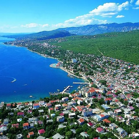 Apartment In With Sea View, Balcony, Air Conditioning, Wi-fi