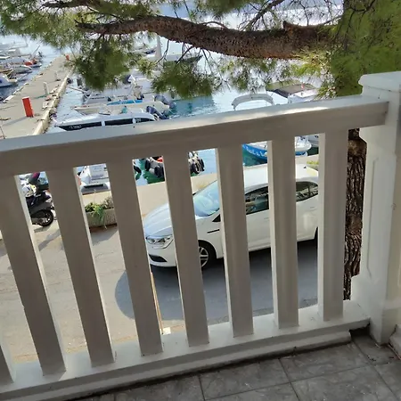 Apartment In With Sea View, Balcony, Air Conditioning, Wi-fi *