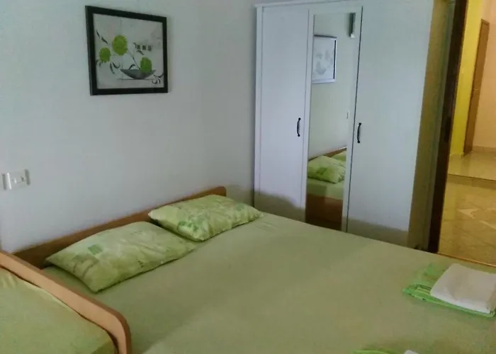 Appartement In With Sea View, Balcony, Air Conditioning, Wi-fi Jadranovo